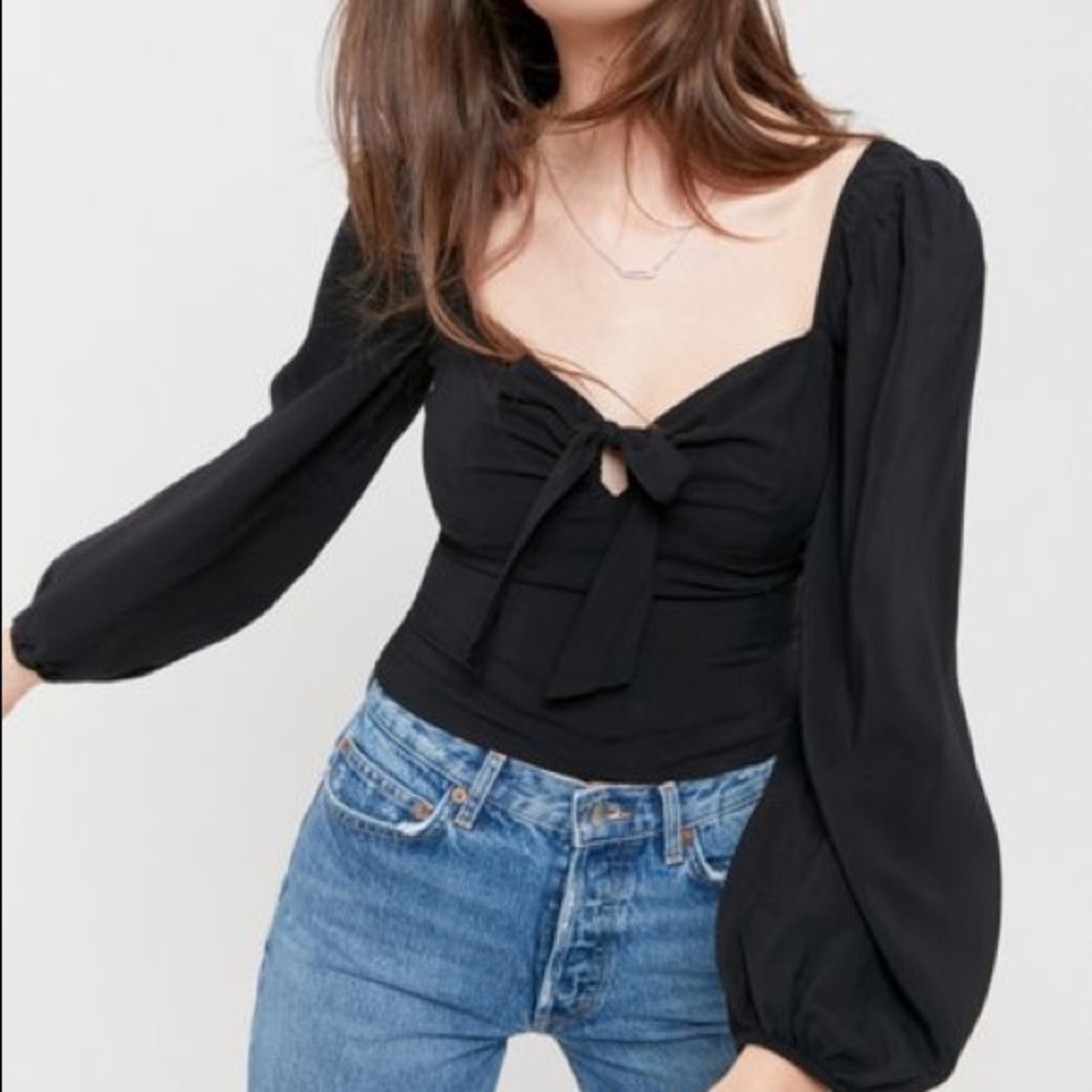 urban outfitters black top with puff sleeve